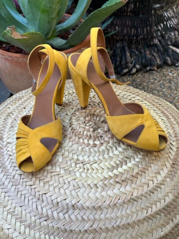 Carmen pump